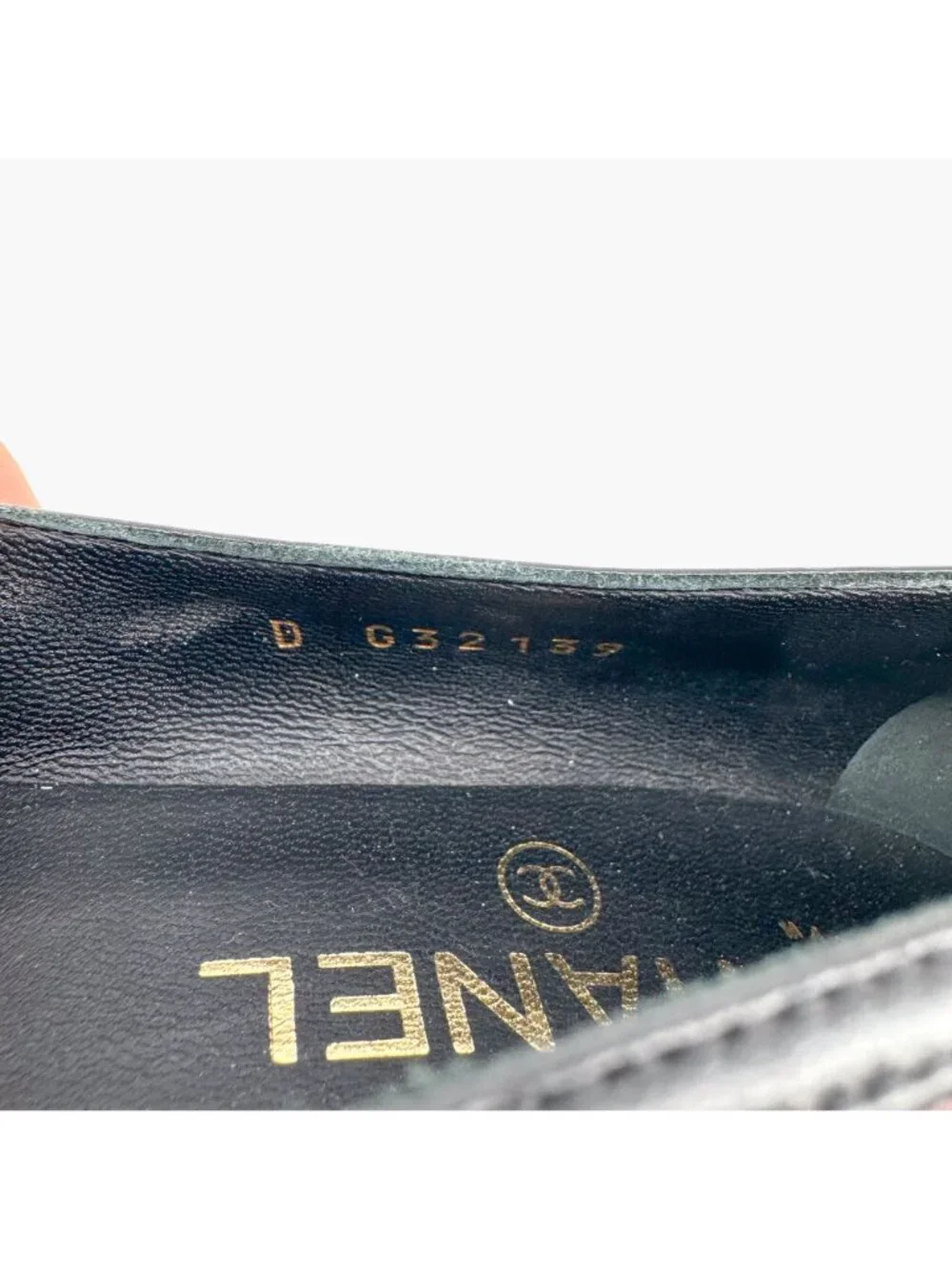 Chanel Pointed Toe Bow Pumps Size 38 US 7-7.5 Maroon Leather CC Mid Block Heel